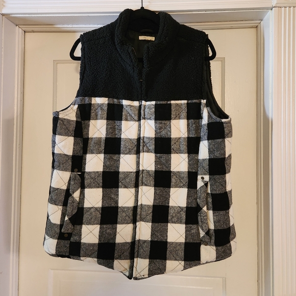 Maurices Buffalo Plaid Sherpa Vest, XL - Picture 2 of 4